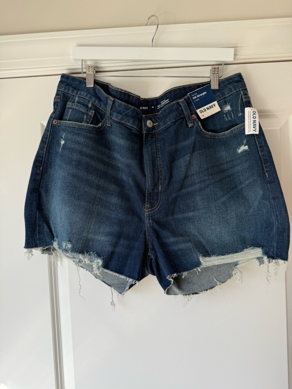 NWT Old Navy OG Straight Distressed Denim Shorts / Jean Shorts, Size 18